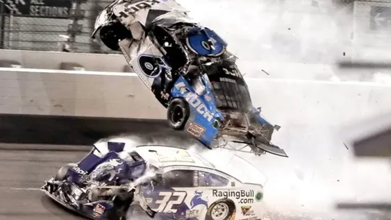Mejora la salud del piloto que tuvo un terrible choque en Nascar