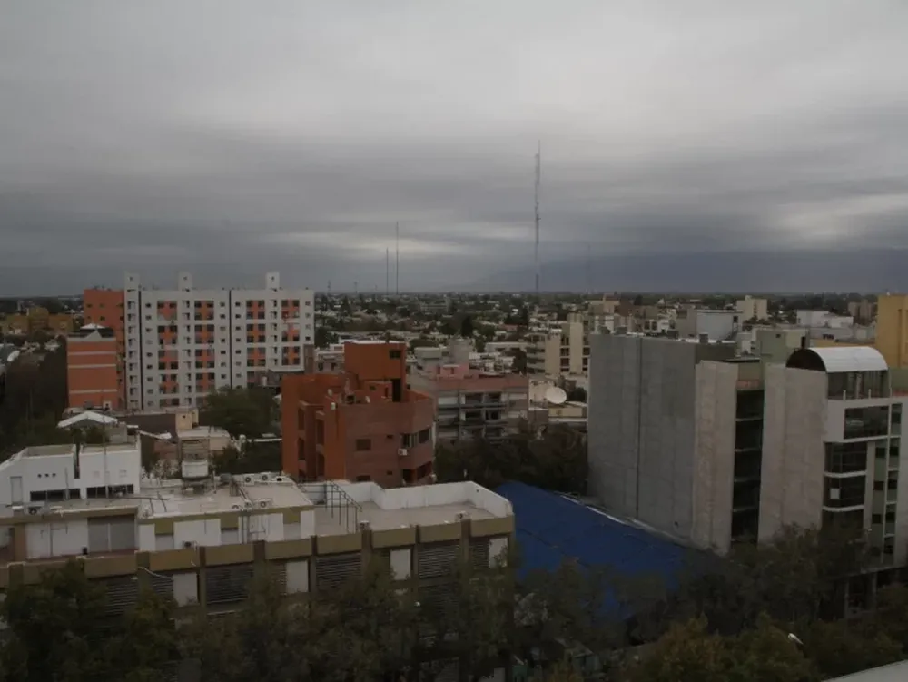 Cielo gris para despedir la semana