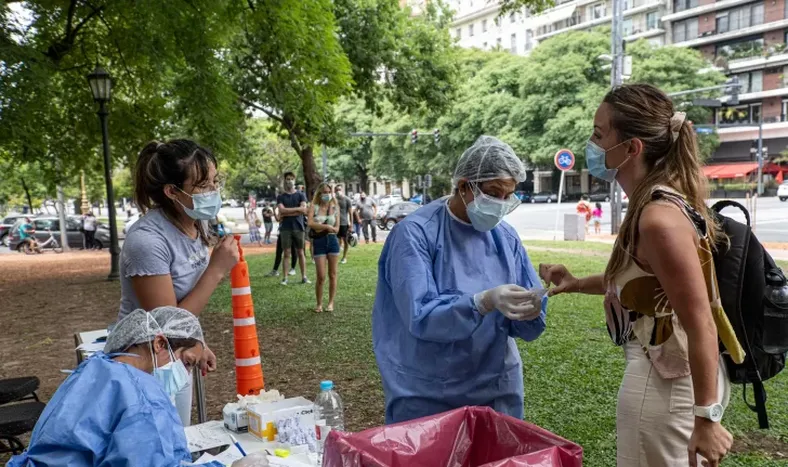 Otra ‘explosión’ de contagios en el país: se reportaron 134.439 nuevos casos en 24 hs