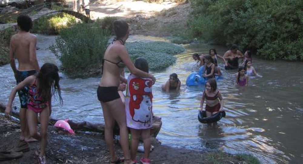 El camping rupestre en el que es imposible aburrirse