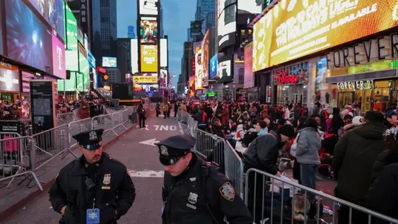 Pánico en Nueva York: un adolescente abrió fuego en Times Square y dejó al menos tres heridos