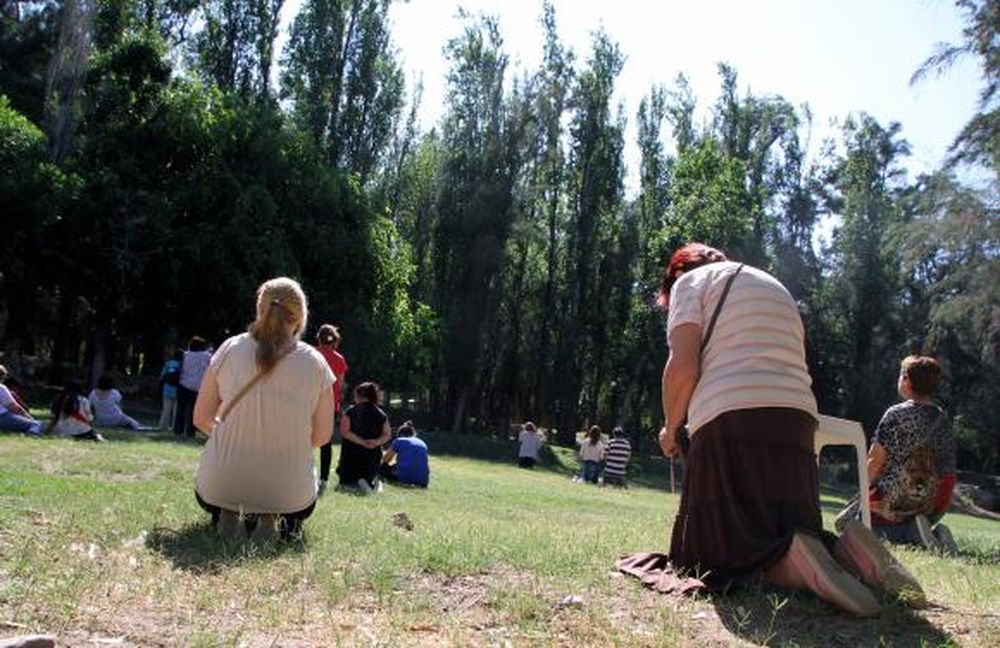 Los fieles que oran por Rosa Mística en El Pinar cerraron el año con misa