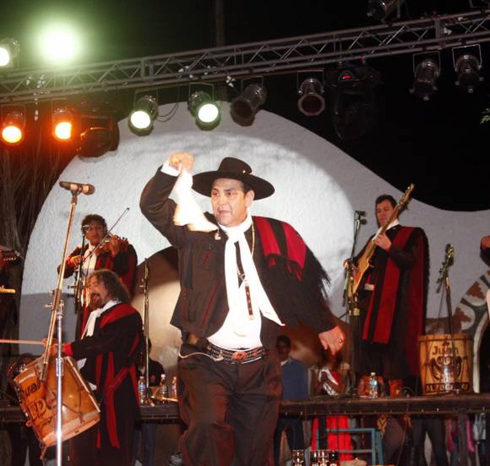 También los vecinos  ayudarán a organizar la  Fiesta de la Tradición