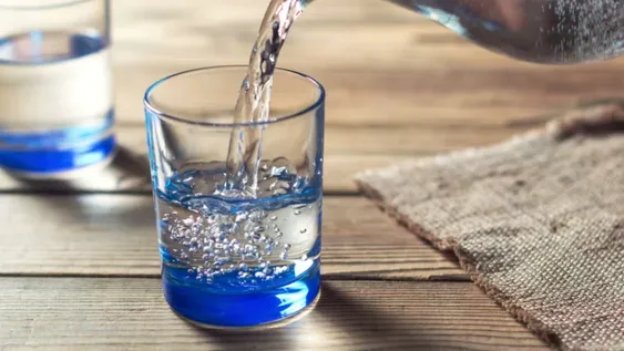 ¿Es necesario tomar dos litros de agua por día? Qué dice la ciencia