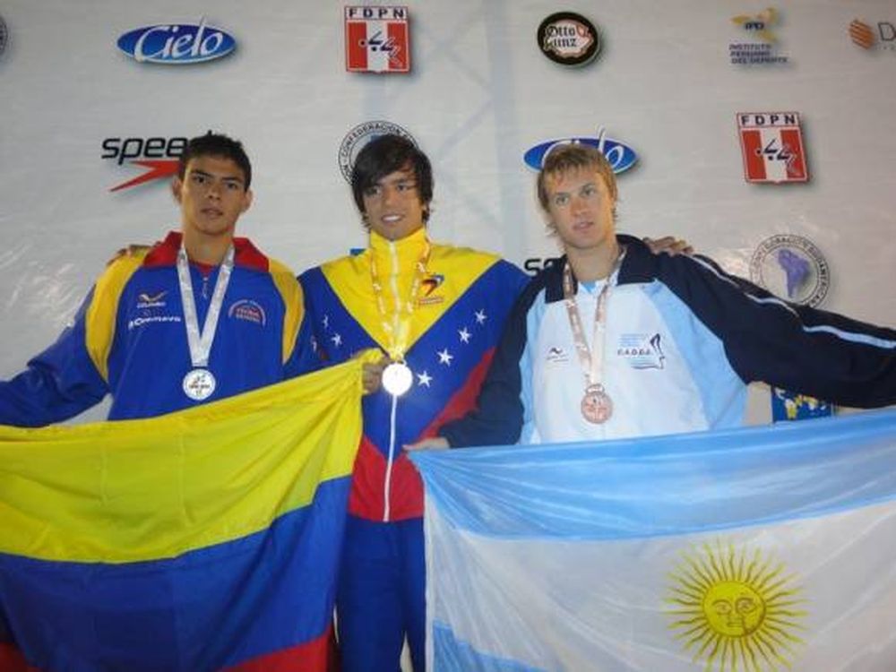 Bronce de Vargas en los 100 espalda