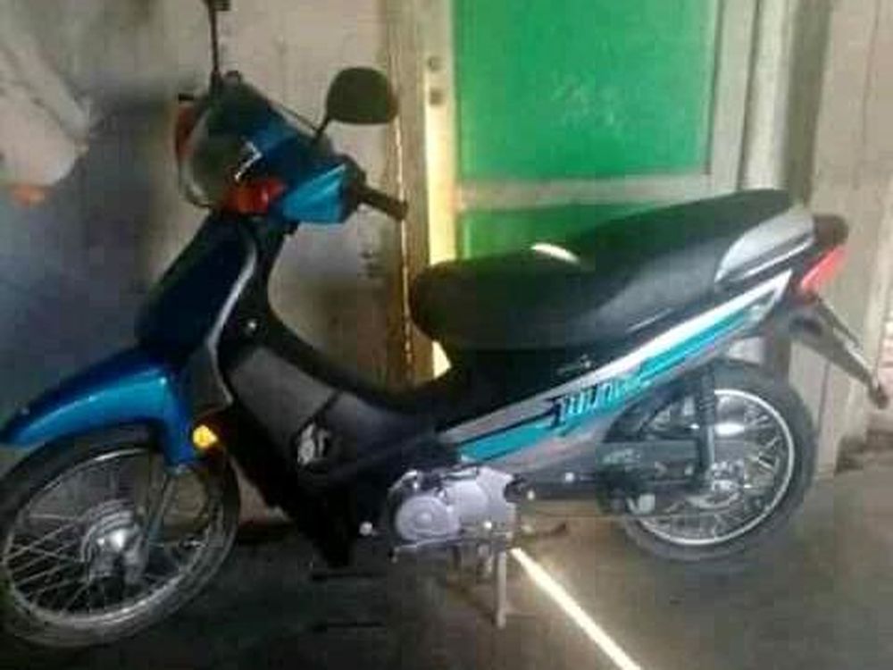 Fue a un cumpleaños y le robaron la moto
