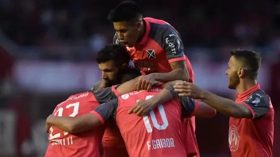 Independiente obtuvo un necesario triunfo ante Huracán