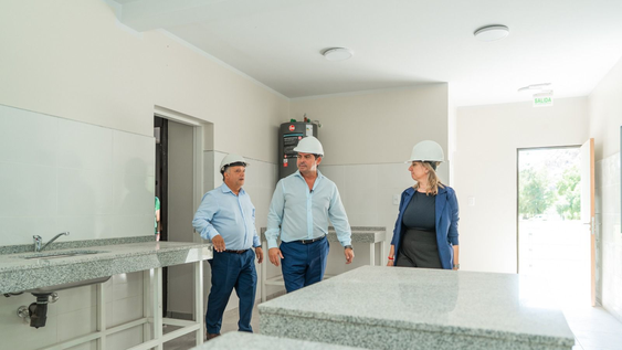 El gobernador Marcelo Orrego durante su visita a la Quebrada de Zonda.