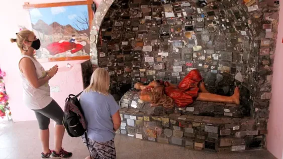 Reabrió la Difunta Correa y los devotos no dudaron en visitarla