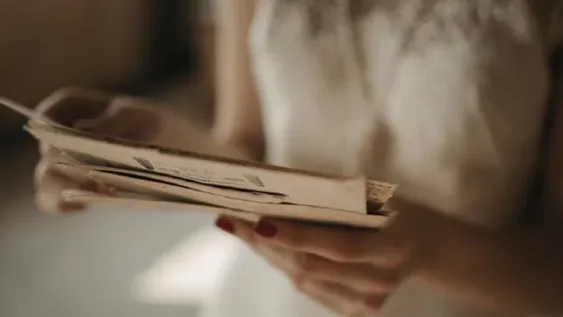 Una madre y su hijo encontraron en su casa una carta de amor de hace 100 años