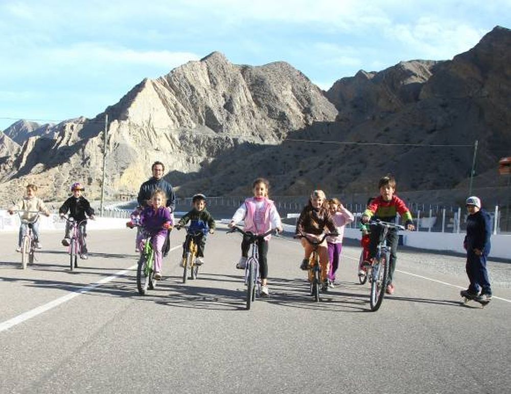 Una pista abierta para divertirse en bicis y patinetas