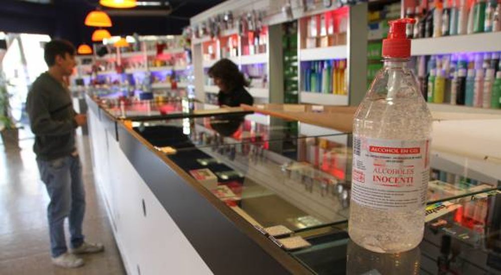 Por miedo a la Gripe A, hay faltantes de alcohol en gel