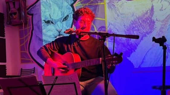 Mateo Sujatovich presentará a Juan Simón, durante su show en San Juan.