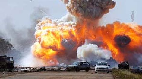 Los rebeldes controlan Trípoli y proclaman el fin de la era Khadafi