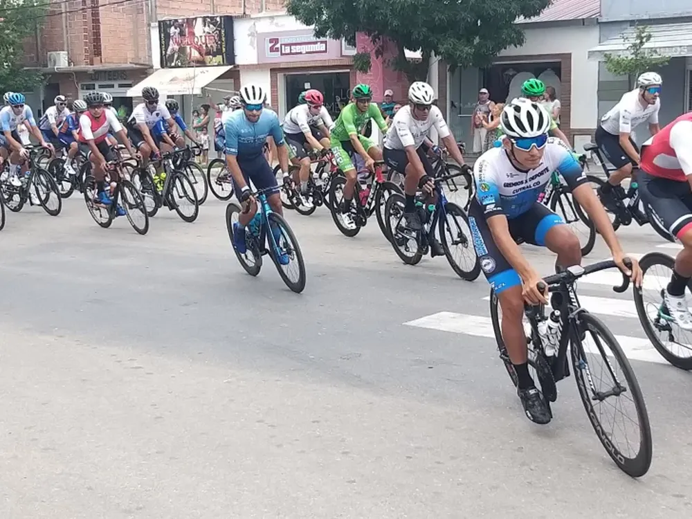 Dos ciclistas de equipos sanjuaninos se subieron al podio en la Vuelta del Porvenir