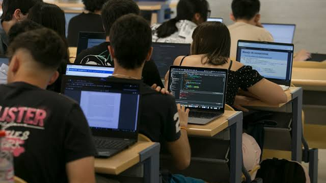 ia en las aulas y los desafios que enfrentan docentes y estudiantes en san juan, analizado por actores educativos