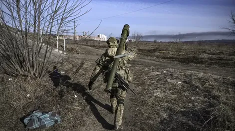 Las fuerzas rusas mantienen el cerco sobre Kiev y avanzan en otras ciudades ucranianas