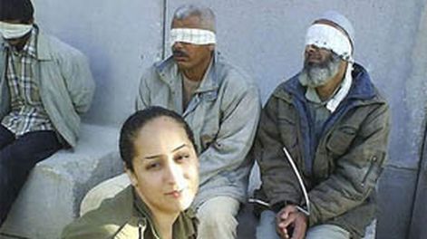 Una ex soldado israelí publica fotos para humillar a palestinos