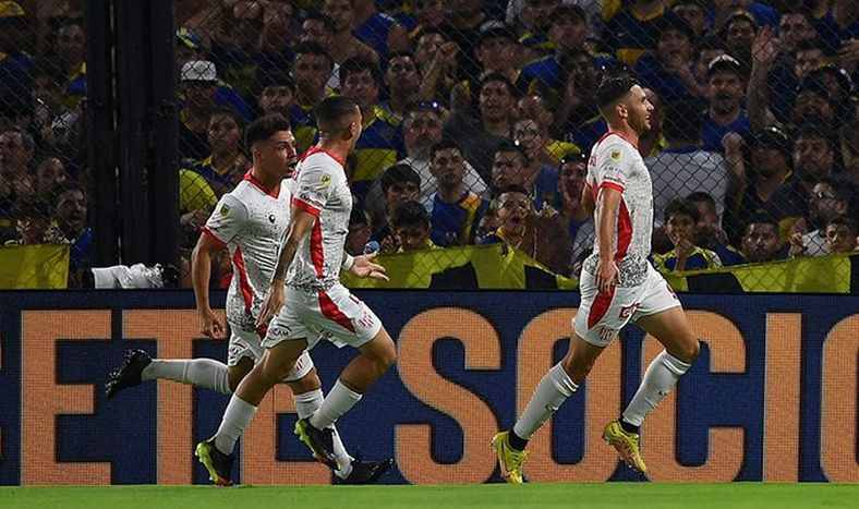 Boca sufrió un duro revés de local y cayó frente al recientemente ascendido Instituto