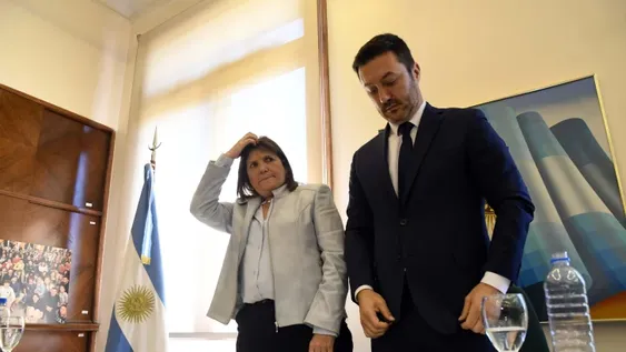 Bullrich apoyará a Milei, hay furia en la UCR y JxC agoniza