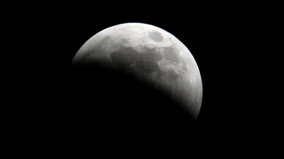 Mirá las espectaculares imágenes del eclipse lunar más largo del siglo XXI