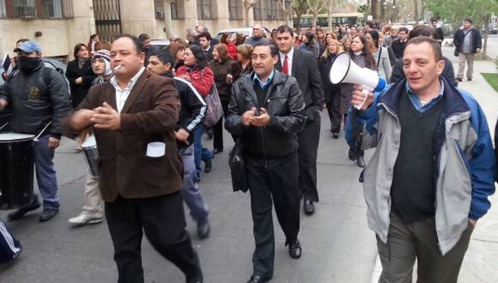 Otra protesta de judiciales  y una promesa de marchar