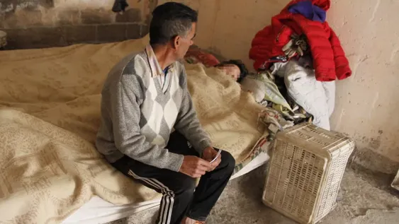 Tres delincuentes violan a una mujer con retraso y le roban plata, mercadería y ropa