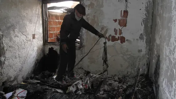 El fuego dejó sin nada a dos familias, en un caso, una mujer salió quemada