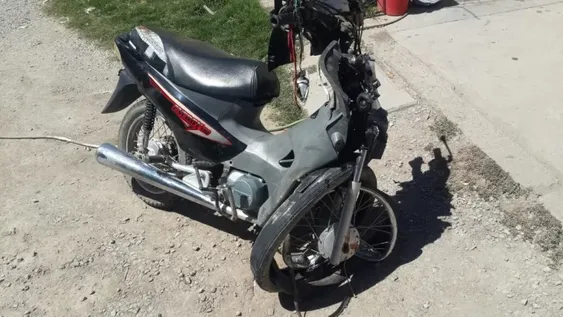 Dos muertos en tremendo choque frontal entre dos motos