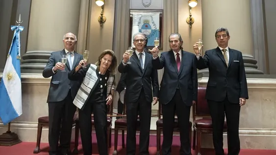 En un acuerdo extraordinario, la Corte tratará los casos de jueces suspendidos