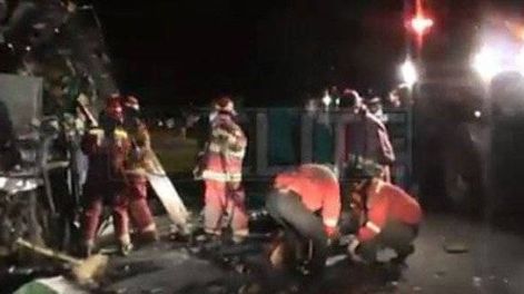 Al menos 17 muertos tras un choque entre dos colectivos
