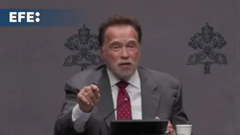 Arnold  Schwarzenegger visitó en las últimas horas el Vaticano para respaldar los esfuerzos del papa León XIV contra el cambio climático y el uso de combustibles fósiles.