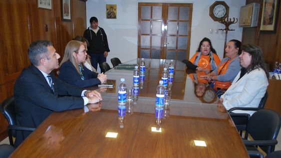 La rectora de la UCCuyo, María Laura Simonassi, y la presidenta de la Fundación Javier Caselles, Graciela Caselles, firmaron un acuerdo de colaboración entre ambas instituciones.