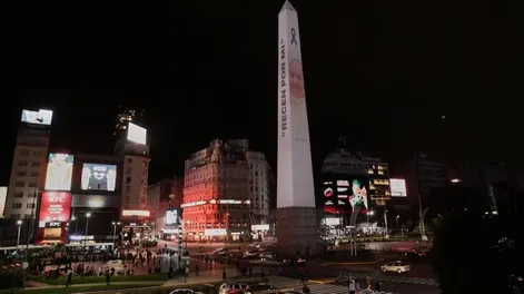 Monumentos del mundo rindieron homenaje al Papa Francisco por su fallecimiento