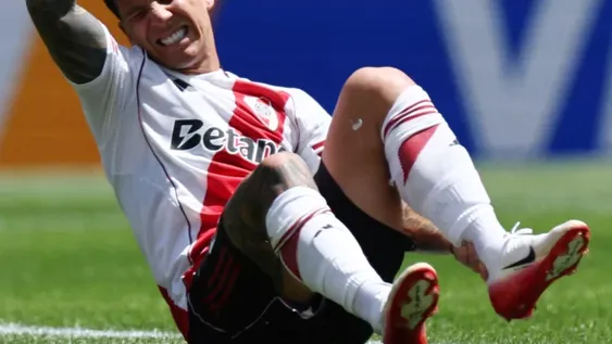 AFUERA. Seba Driussi cayó feo en su gol y lo terminó pagando caro.