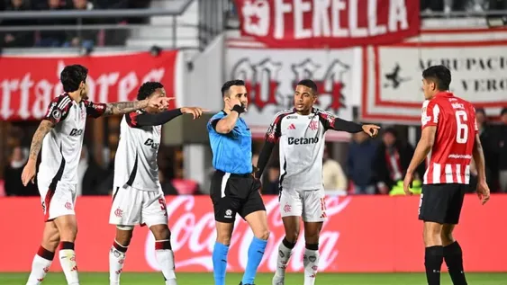 Flamengo y Estudiantes.-