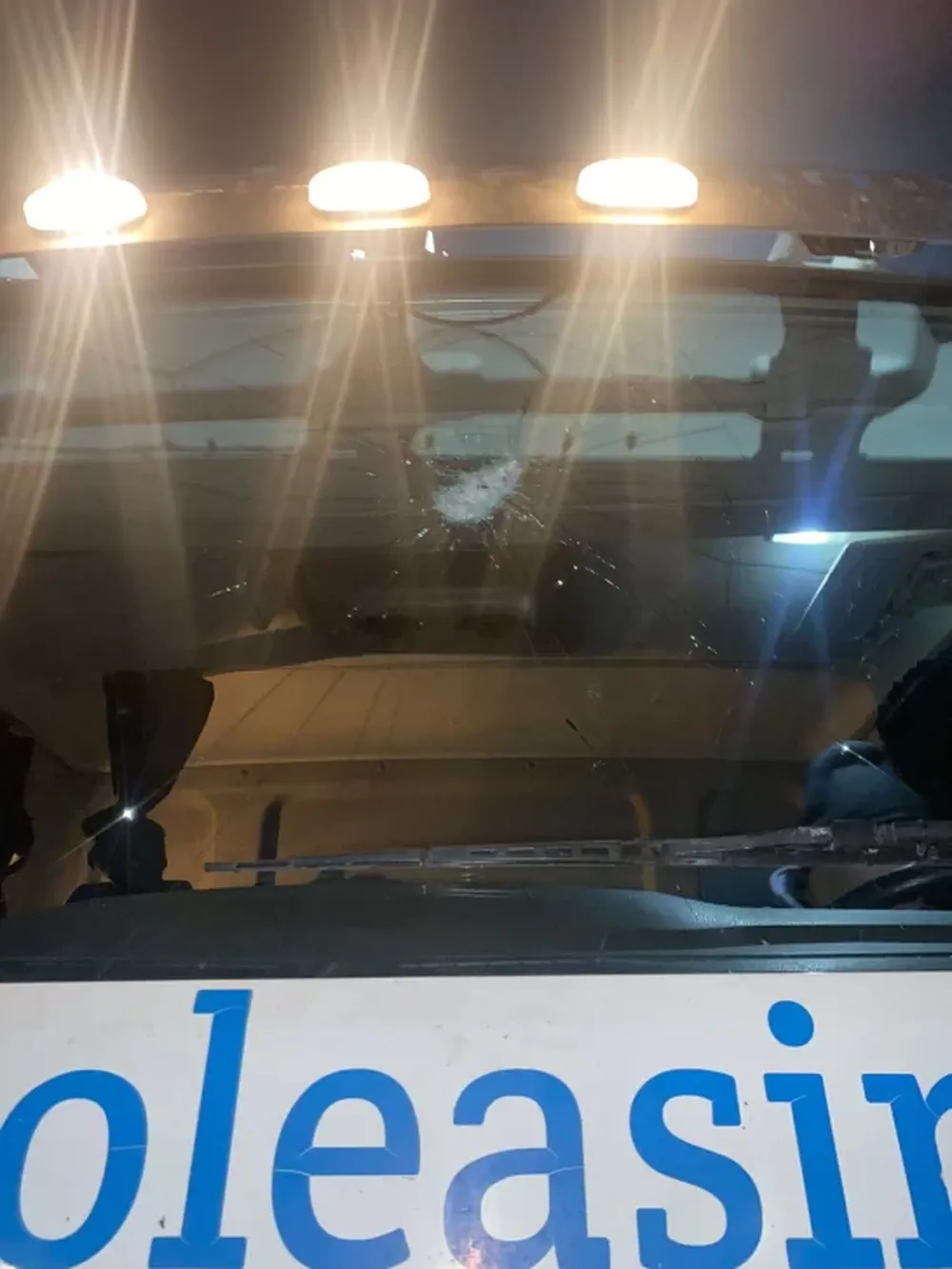 Arrojaron piedras y dañaron un camión que transportaba autos 0 Km