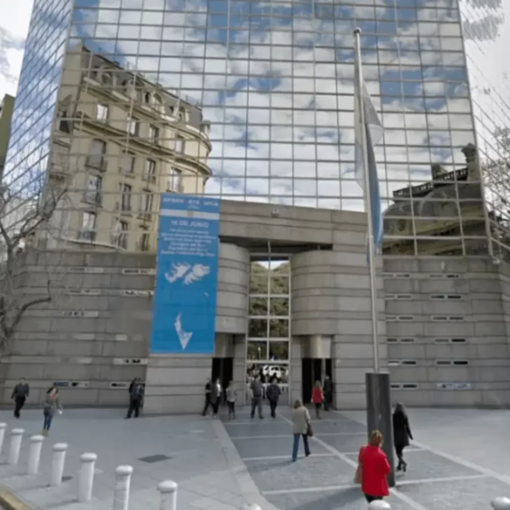 Caso seguros: ordenaron operativos en 45 organismos estatales para obtener los contratos