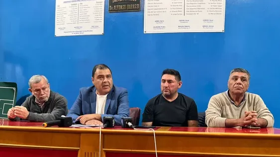 DECISIONES. El presidente de la Liga Sanjuanina, Juan Valiente, explicó los motivos de suspensión del fútbol local.