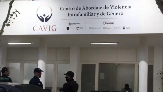 Creyó que quien la tocaba era su novio y resultó ser un amigo: lo condenaron por abuso