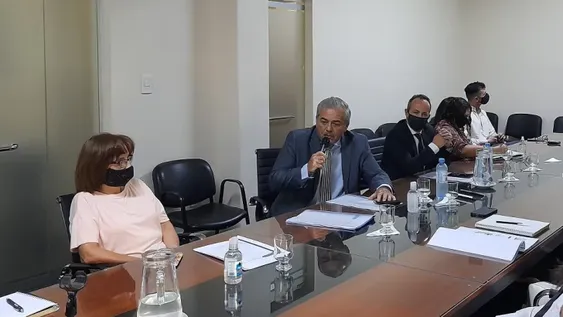 Fue echada del EPRE, la reintegraron, la indemnizaron y, ahora, devolverá plata