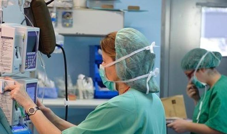 Una enfermera mostró las marcas que le deja el  coronavirus para generar conciencia