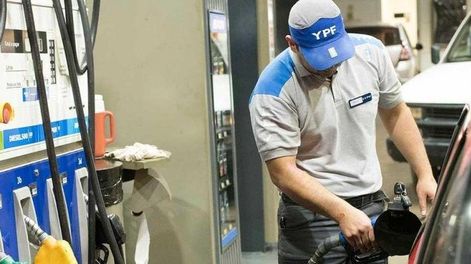YPF aumenta 12,5% los combustibles y Massa dice que no habrá otra suba hasta el 31 de octubre