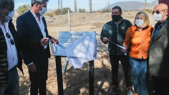 En Ullum, más vecinos con agua potable y materiales para construir