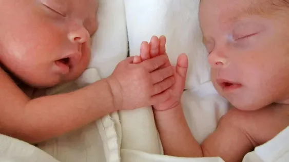 Hoy se celebra el día del gemelo: ¿porqué en Argentina se festeja el 21 de diciembre?