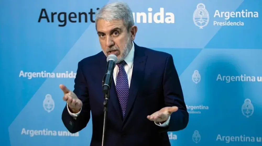 Aníbal Fernández confirmó la compra de pistolas Taser y dijo que CABA podrá utilizarlas