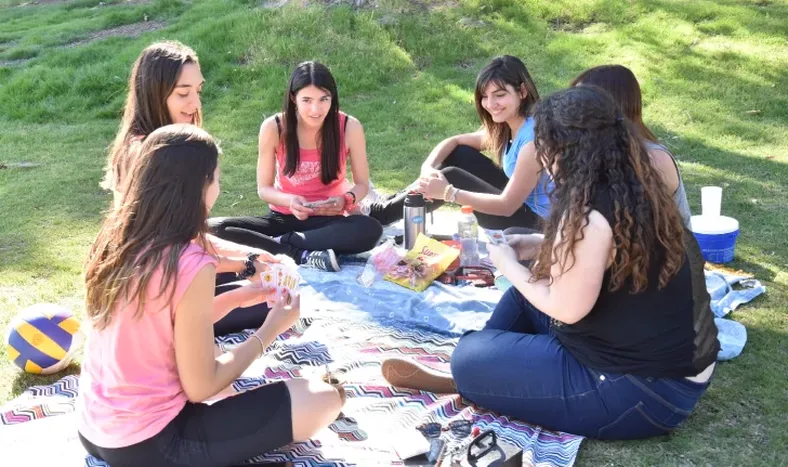 El “Día de la primavera” comenzará con calor y por la noche se espera ventarrón