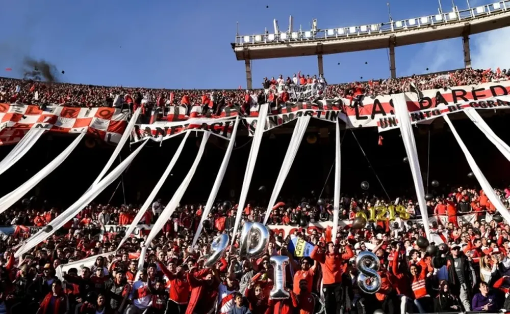 Confirman el regreso del público en el fútbol pero exigen al menos una dosis de vacuna