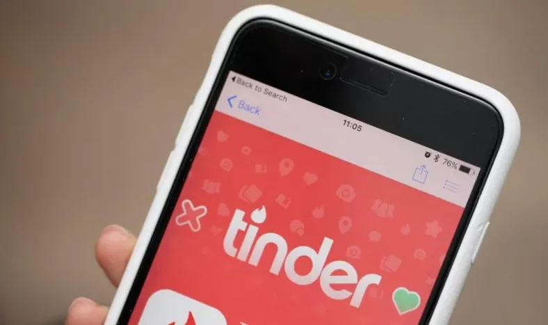 Mostró el insólito mensaje que le mandaron por una app de citas y estalló de bronca
