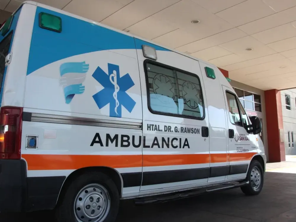 Una camioneta y un auto chocaron y una mujer resultó fracturada